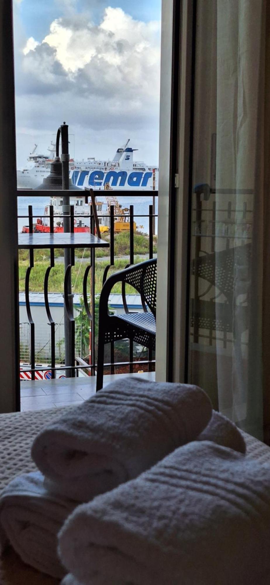 Laranda Rooms Milazzo Ruang foto