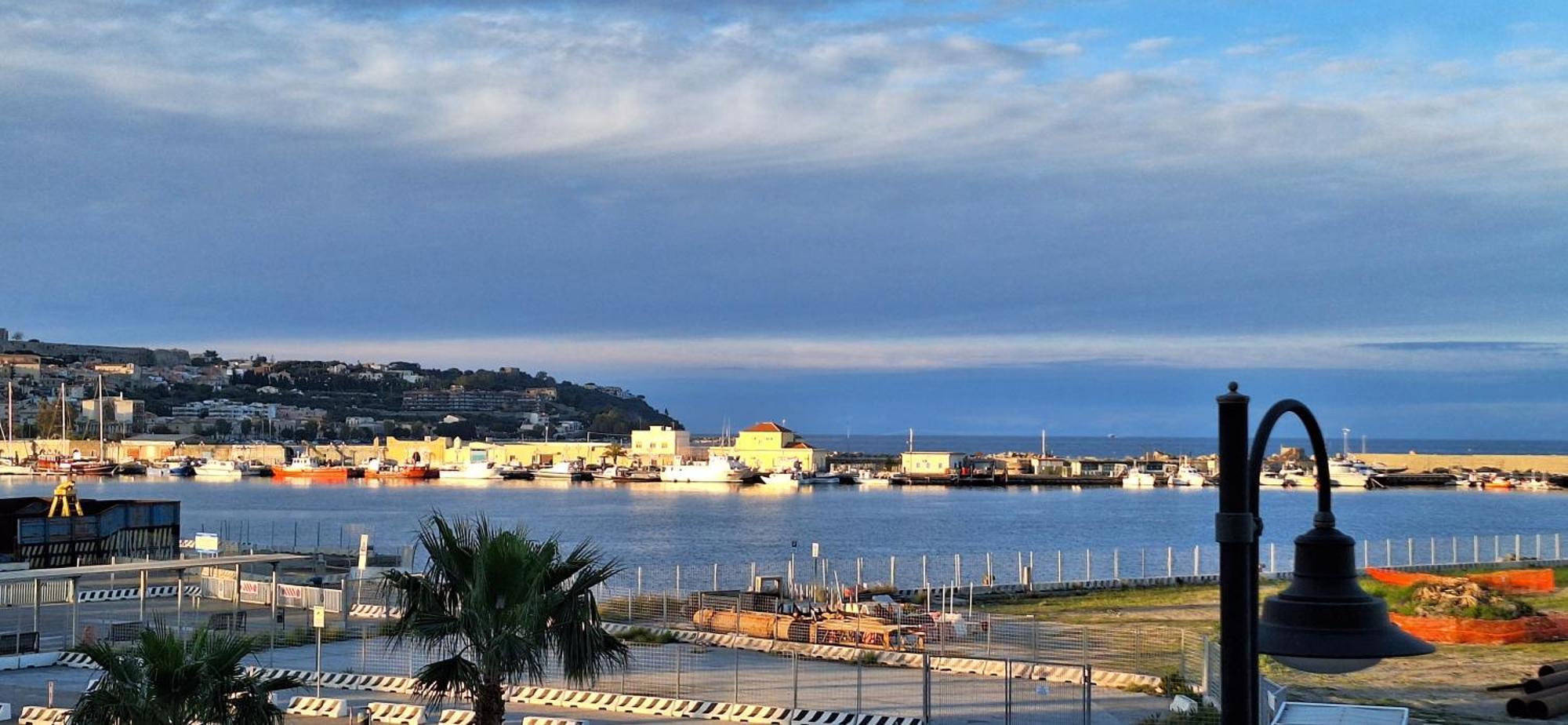 Laranda Rooms Milazzo Bagian luar foto